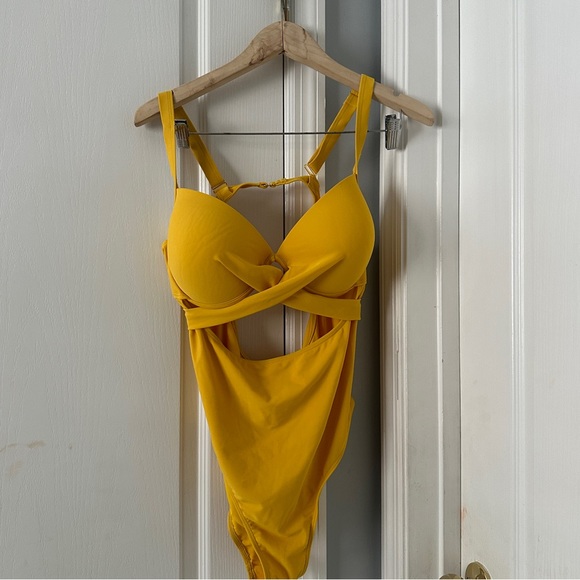 Beach Joy Other - BEACH JOY - YELLOW ONE PIECE SWIMSUIT